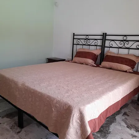 Apartman Manolo Saxophone